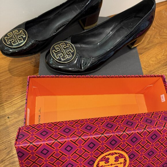 Black patent leather tory burch shoes/ heels - Picture 7 of 9